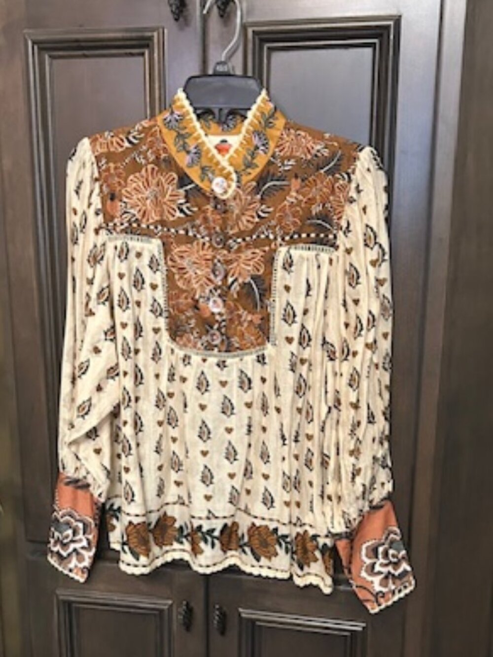 Farm Rio Ainika Beige 100% Cotton Floral Pheasant Button-Front Closure Blouse